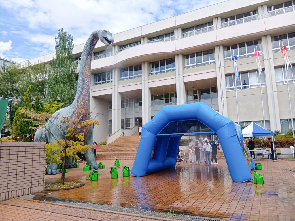 名古屋の大学祭でミストバルーンを設営
